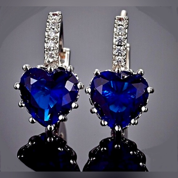 Beautiful Blue Sapphire Heart Zircon Plated Leverback Women’s Drop Earrings 1 cm - Picture 1 of 7